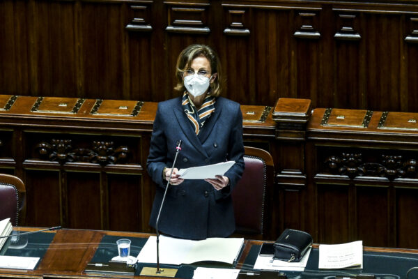 Cartabia ignora la crisi della magistratura: nella sua relazione al Parlamento dice poco e niente sul Csm