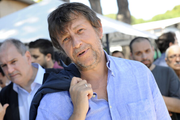 Luca Casarini ricorda David Sassoli: “Ci siamo conosciuti al G8 di Genova, era una persona perbene” Luca Casarini ricorda David Sassoli: “Ci siamo conosciuti al G8 di Genova, era una persona perbene”