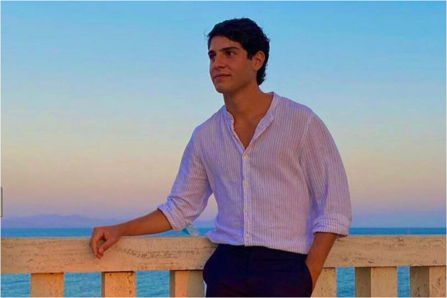 Precipita dal tetto della sua vecchia scuola e muore a 20 anni: “Voleva girare un video”