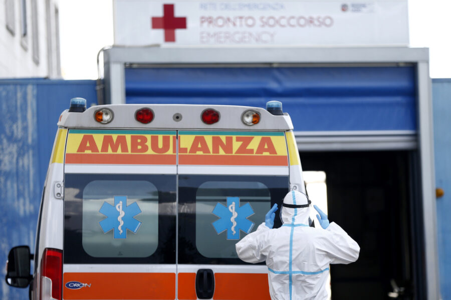 Donna muore per i sistemi in tilt del 118 per il Covid: assolti medici e infermieri