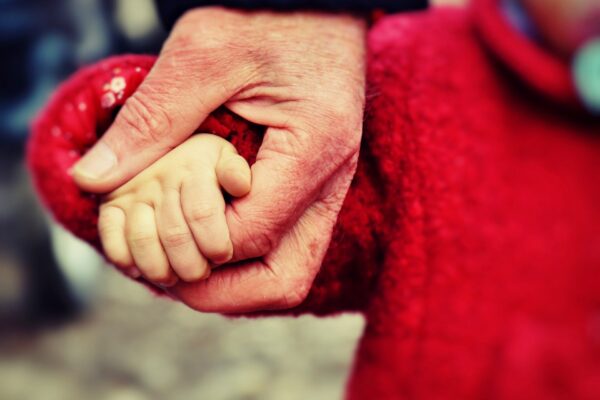 “Vai a comprare la droga a papà”, così genitori utilizzavano bimbo di 4 anni: il sistema di spaccio nel napoletano