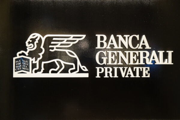 Generali contese: finanza in fermento, governo immobile