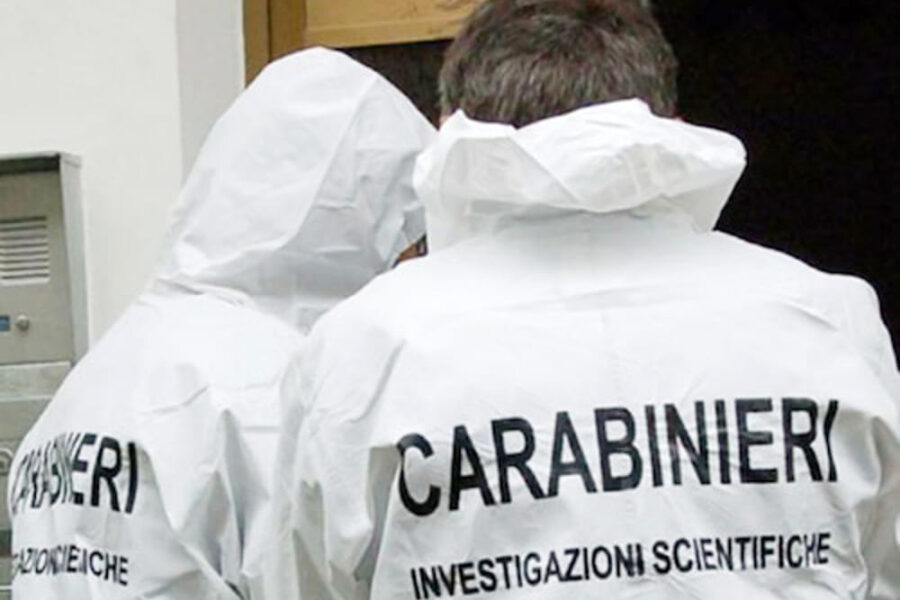 “Venite, ho ucciso mamma”, giovane chiama i carabinieri dopo l’omicidio a calci e pugni della donna