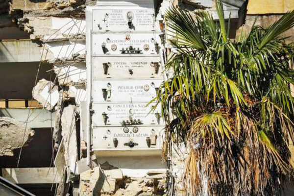Cimitero di Poggioreale, droni e Racis per ricomporre le salme dopo il crollo