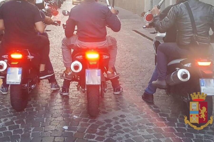 Agguato a Napoli, condannato a 18 anni il 16enne che colpì due operai: “Vendetta tra clan”