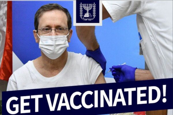 Quarta dose di vaccino anti Covid, il presidente israeliano è il primo dei leader a riceverla