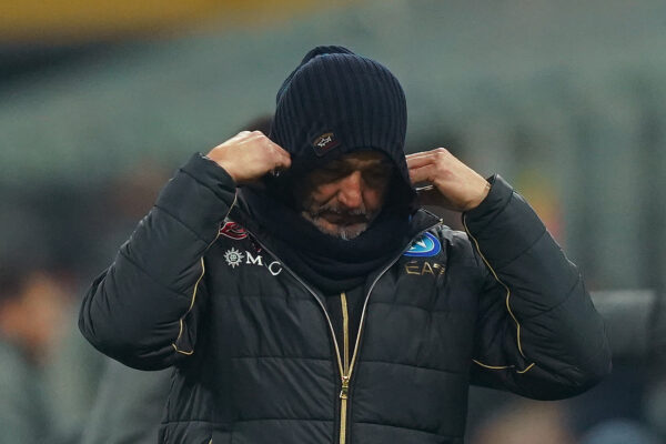 Foto  Spada/LaPresse 
19 Dicembre  2021 – Milano, Italia 
Sport, Calcio 
Ac Milan vs  Napoli  – Campionato italiano di calcio Serie A TIM 2021/2022 – Stadio San Siro
Nella foto:  Luciano Spalletti (SSC Napoli); 

Photo Spada/LaPresse 
December 19  , 2021 – Milan,Italy
Sport, Soccer 
Ac Milan vs  Napoli – Italian Serie A Football Championship 2021/2022 – San Siro Stadium
In the photo:Luciano Spalletti (SSC Napoli);