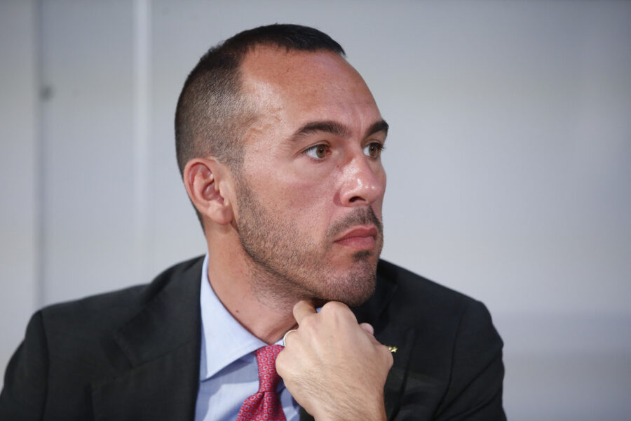 L’ultima giravolta dei 5 Stelle, Di Stefano promuove “l’inutile” gasdotto TAP: “Ci vuole un raddopio”