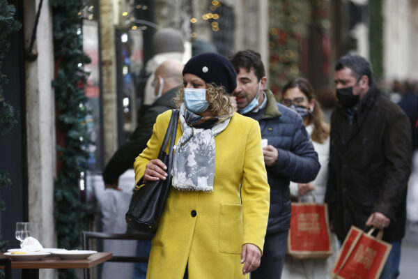 Covid, il virus rallenta: Rt scende a 1,31 ma quattro Regioni rischiano la zona arancione
