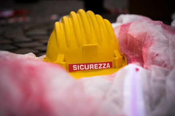 Incidente sul lavoro, cade da 5 metri in un capannone: Salvatore è morto sul colpo