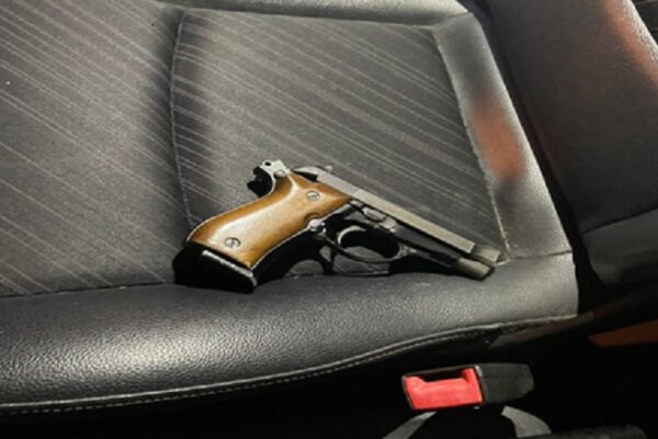 Litiga con la ex e si presenta sotto casa con una pistola: “Questa volta la paghi”