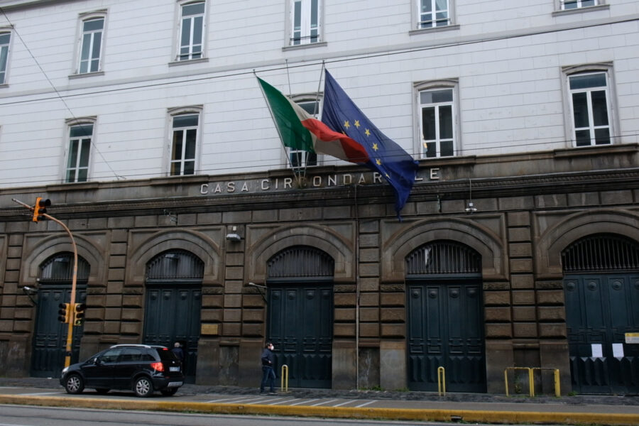 “Poggioreale va chiuso”, appello alla ministra Cartabia su invivibilità del carcere di Napoli