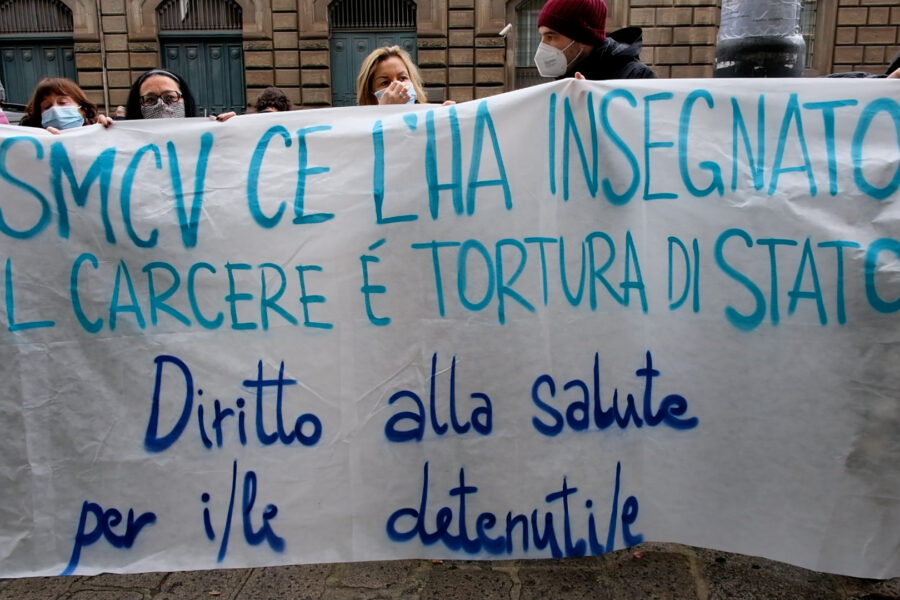 Sciopero della fame a Poggioreale, la protesta di detenuti e familiari: “In cella in 10 con il Covid, come guariranno?”