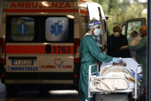 Foto Cecilia Fabiano/ LaPresse 
03 Novembre  2020 Roma (Italia)
Cronaca  : 
Gli operatori sanitari combattono con l’emergenza covid che sovraccarica le strutture di Pronto Soccorso
Nella Foto : il pronto Soccorso del San Filippo Neri 
Photo Cecilia Fabiano/LaPresse
November 03 , 2020  Roma (Italy) 
News :
Health workers are fighting with the Covid emergency that overloads the emergency room facilities
In The Pic : the Emergency of San Filippo Neri Hospital