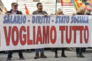 Lavoratori sempre più poveri, salario minimo sempre più necessario