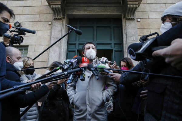 Salvini già pronto a scaricare Berlusconi sul Quirinale: “Faremo proposta convincente, Silvio faccia i suoi conti”