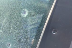 Taranto far west, in fuga dalla polizia esplode una raffica di colpi: feriti due agenti