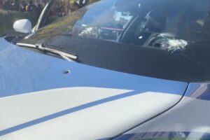 Taranto far west, in fuga dalla polizia esplode una raffica di colpi: feriti due agenti