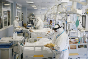 Il Covid rallenta, scendono incidenza e indice Rt in Italia: tre Regioni restano a rischio alto Il Covid rallenta, scendono incidenza e indice Rt in Italia: tre Regioni restano a rischio alto