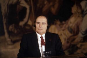 Quando Mitterrand disse: “Chi non è contro il capitalismo esca da qui”