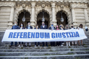 Pm e giornali, l’asse di potere che silenzia i referendum