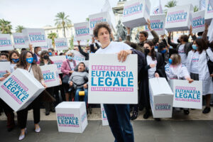 Referendum sull’eutanasia, perché la Corte ha fatto una scelta politica