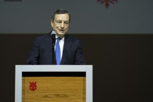 Draghi annuncia la fine dello stato di emergenza, cosa succede dal 1 aprile in Italia