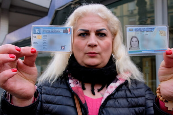 Ha iniziato la transizione a 20 anni, a 48 lo Stato la riconosce donna: “Burocrazia infinita e risate in faccia, non può essere così” Ha iniziato la transizione a 20 anni, a 48 lo Stato la riconosce donna: “Burocrazia infinita e risate in faccia, non può essere così”