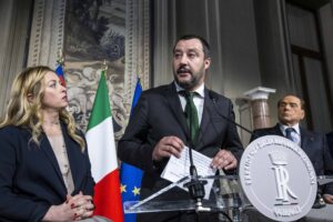 Gli elettori di Forza Italia vogliono staccarsi da Lega e Fratelli d’Italia: al via il nuovo polo centrista?