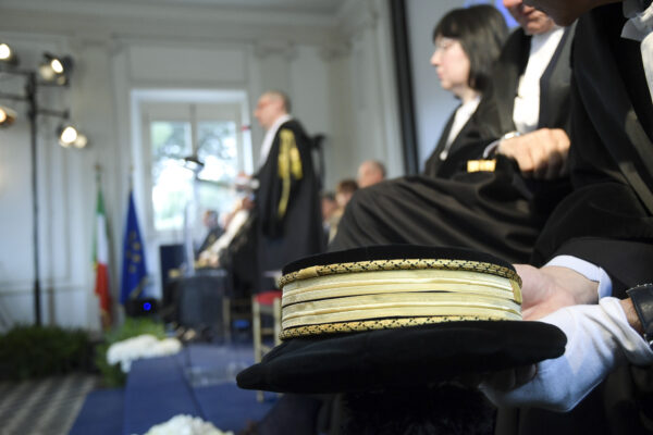 Troppo corporativismo tra i magistrati, sì la voto degli avvocati nei Consigli giudiziari