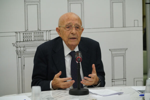 Intervista a Sabino Cassese: “I partiti ridotti a piccole aggregazioni intorno ai leader” Intervista a Sabino Cassese: “I partiti ridotti a piccole aggregazioni intorno ai leader”