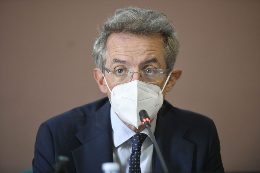 Coprifuoco alla movida, l’ordinanza del sindaco di Napoli e le polemiche