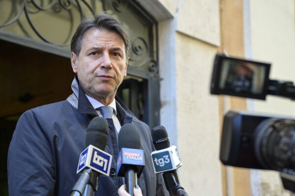 Conte sospeso per decreto del giudice, una follia su cui i grillini hanno responsabilità gigantesche