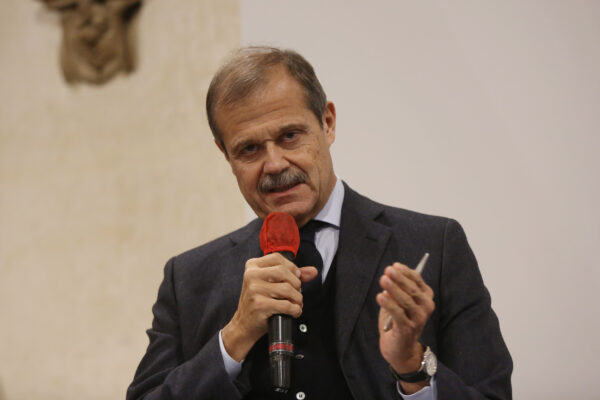 Intervista a Giampiero Massolo: “Putin punta a recuperare l’onore perso nella Guerra Fredda”