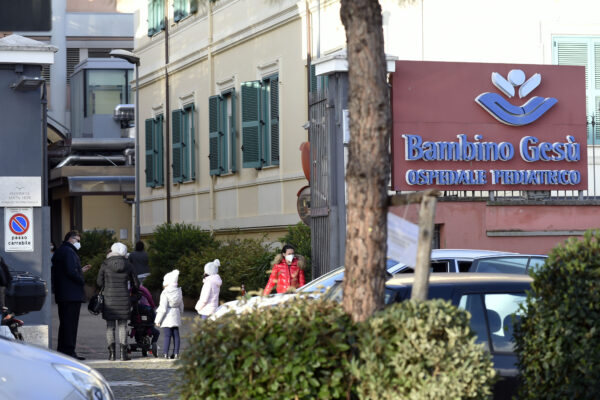 OSPEDALE PEDIATRICO BAMBINO GESU’ BAMBINO BAMBINA BAMBINI BAMBINE RICOVERO OSPEDALIERO  MALATO MALATI OSPEDALE PAZIENTE