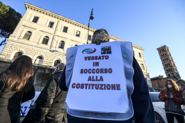 SIT-IN ANGELI DELLA SALVEZZA FORZE DELL’ ORDINE NO VAX










































































































































, CARTELLO, VESSATO IN SOCCORSO ALLA COSTITUZIONE