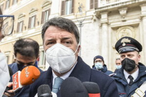 Inchiesta Open, chiesto il processo per Renzi e altri 10 indagati: il leader di IV denuncia i magistrati di Firenze