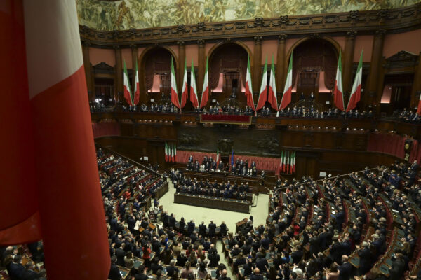 Parlamento in seduta comune per ridare potere alle Camere