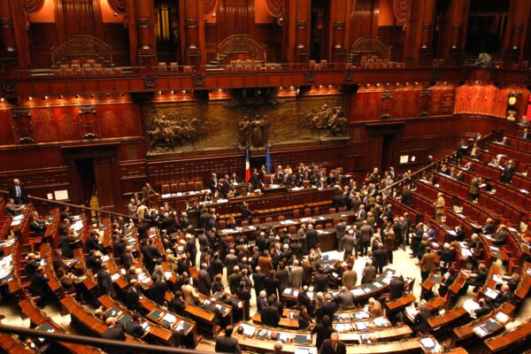 Referendum, partiti e partecipazione: proposte di manutenzione democratica per uscire dalla crisi Referendum, partiti e partecipazione: proposte di manutenzione democratica per uscire dalla crisi