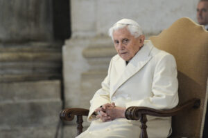 Il commiato di Ratzinger: “Chiedo perdono per gli abusi, ma non ho colpa”