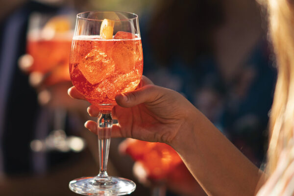 “Non siete figli di papà”, la rabbia dei ragazzi discriminati e cacciati dal locale di Pozzuoli