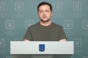 “Genocidio” in Ucraina, Zelensky accusa Putin (“è vendetta”) e sveglia i bielorussi: “Bimbi uccisi dal vostro territorio”