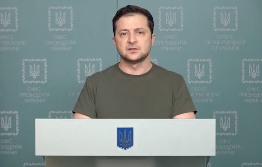 “Genocidio” in Ucraina, Zelensky accusa Putin (“è vendetta”) e sveglia i bielorussi: “Bimbi uccisi dal vostro territorio”