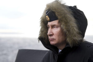 Putin e il rischio fallimento della guerra in Ucraina: “Non ha più risorse, dovrà fermarsi”, dice l’economista Mirov