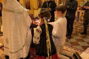 Matrimonio durante l’invasione russa, gli sposini ucraini: “Volevamo stare insieme perché potremmo morire”