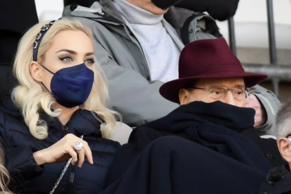 Berlusconi di nuovo a nozze, l’indiscrezione sul matrimonio con Marta Fascina tra “annunci imminenti” e resistenze dei figli