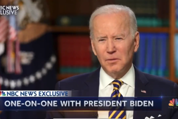 “Americani, lasciate subito l’Ucraina”, l’allarme di Biden: il presidente USA evoca la “Guerra Mondiale” “Americani, lasciate subito l’Ucraina”, l’allarme di Biden: il presidente USA evoca la “Guerra Mondiale”