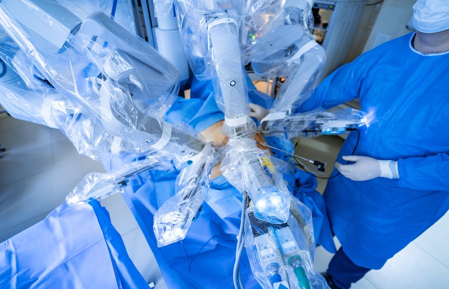 Asportato tumore a una donna con la chirurgia robotica: “Evitati due interventi e decorso meno doloroso”