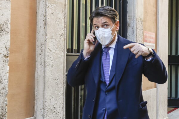 Finanza a casa di Giuseppe Conte, nel mirino le consulenze da 400mila euro dell’ex premier: l’indagine dopo le rivelazioni di Amara
