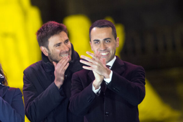 Di Battista, sponda a Conte e attacco a Di Maio: “Da bibitaro a sommelier, è un uomo di potere”
